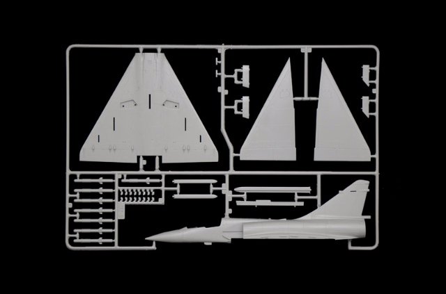 MIRAGE 2000 (Italeri 1:72) 