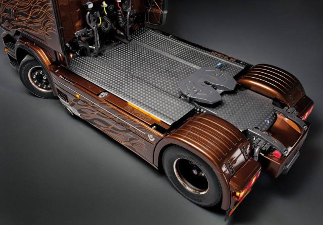 SCANIA R BLACK AMBER (Italeri 1:24)