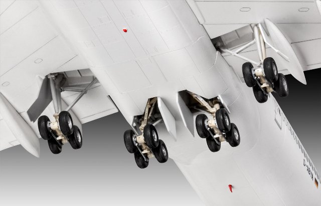 Boeing 747-8 Lufthansa New Livery (Revell 1:144)