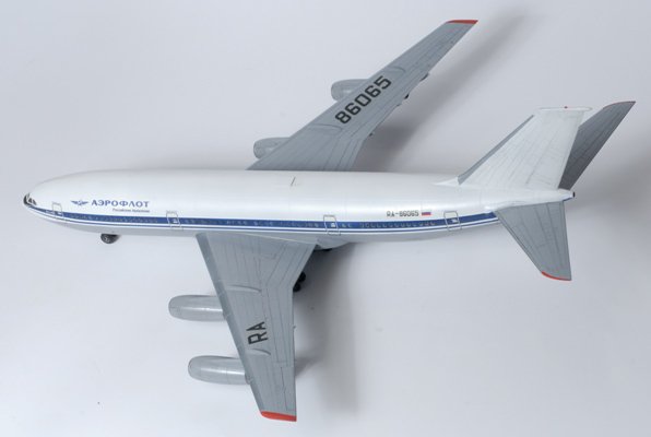 Letadlo Ilyushin IL-86 (Zvezda 1:144)