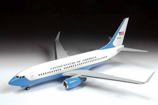 Boeing 737-700/C-40B (Zvezda 1:144)