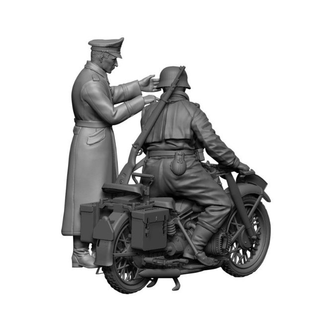 German R-12 Heavy Motorcycle with Rider (Zvezda 1:35)