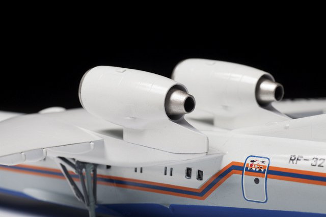 Beriev Be-200 Amphibious Aircraft (1:144)
