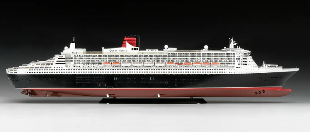 Queen Mary 2 (Revell 1:400)