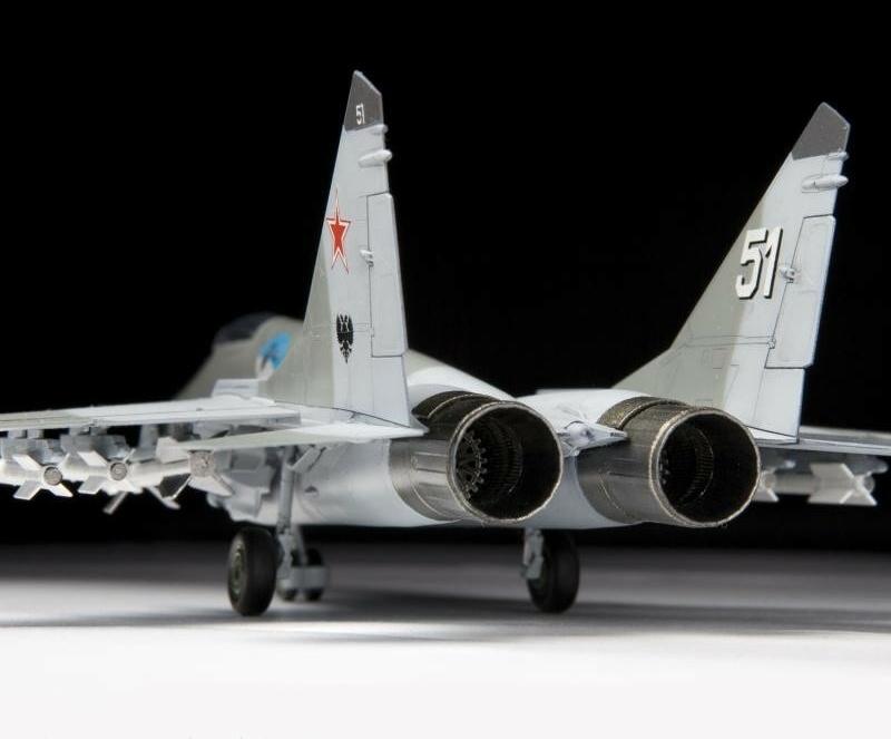 MiG-29C (9-13) (Zvezda 1:72)