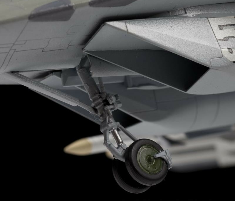 MiG-29C (9-13) (Zvezda 1:72)