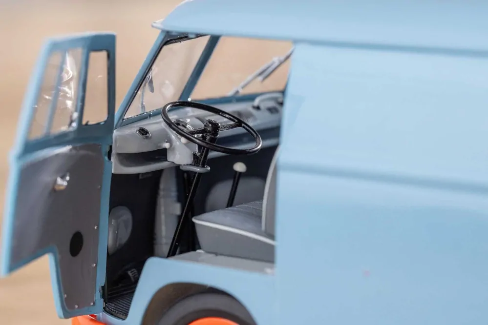 VW T1 Panel Van (Gulf Decoration) (Revell 1:24)