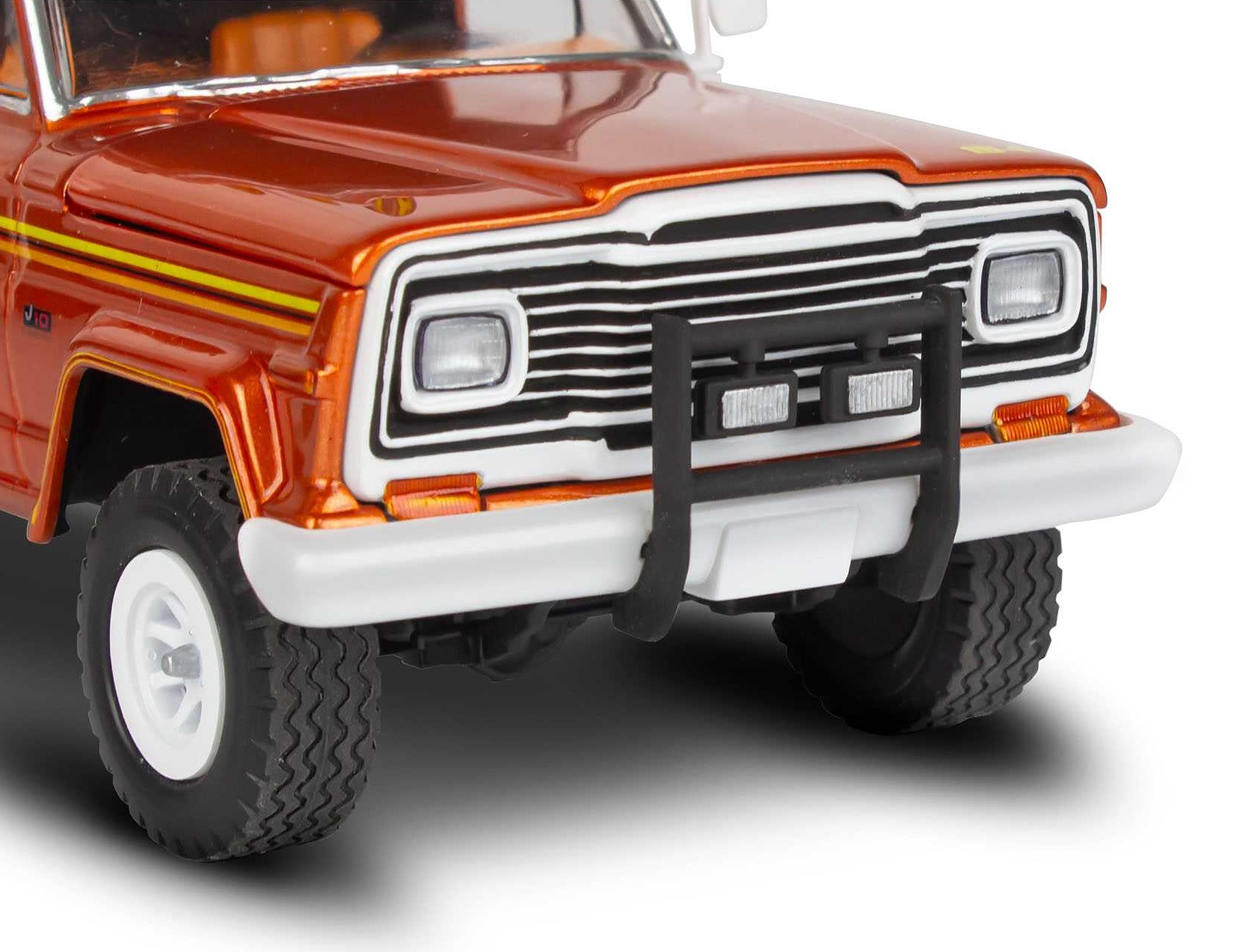 Jeep J-10 pickup with camper (1:24)